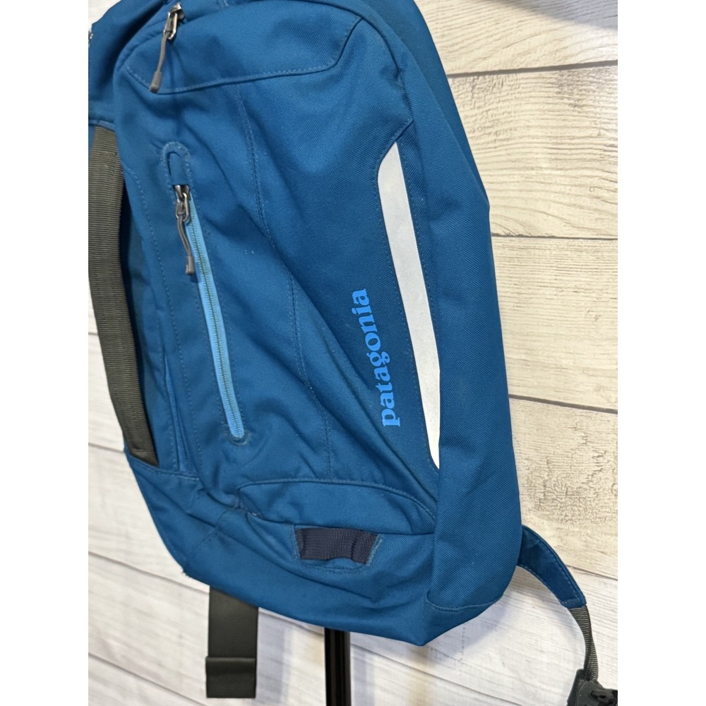 Patagonia Unisex Atom Sling 8L Backpack Teal Blue Hiking Bag - Picture 3 of 7